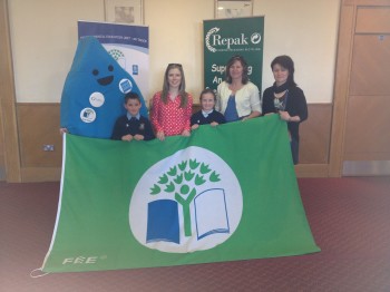 A very proud Billy and delighted Zuzia collect the flag with Ms O'Hanlon and Geraldine Flavin. 