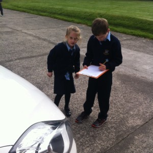 Síona and Cian check Mrs Kennelly's registration number